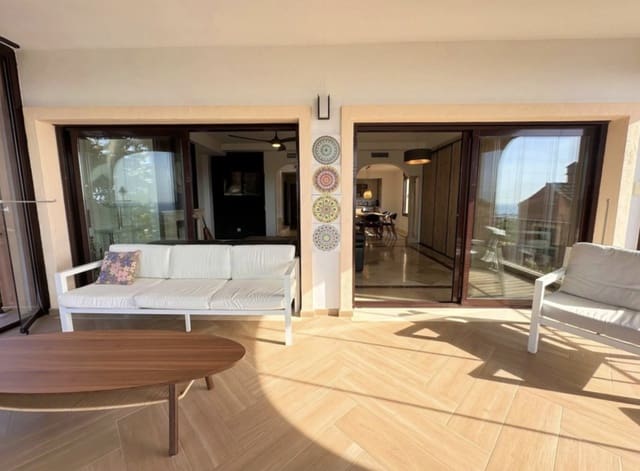 5 sypialnia Dom blizniak na sprzedaż w Estepona z basenem garażem - 800 000 € (Ref: 10142375)