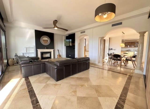 5 sypialnia Dom blizniak na sprzedaż w Estepona z basenem garażem - 800 000 € (Ref: 10142375)