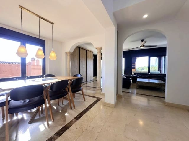 5 sypialnia Dom blizniak na sprzedaż w Estepona z basenem garażem - 800 000 € (Ref: 10142375)