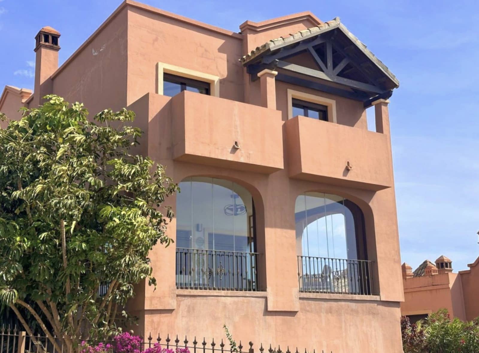 5 slaapkamer Halfvrijstaande villa te koop in Estepona met zwembad garage - € 800.000 (Ref: 10142375)