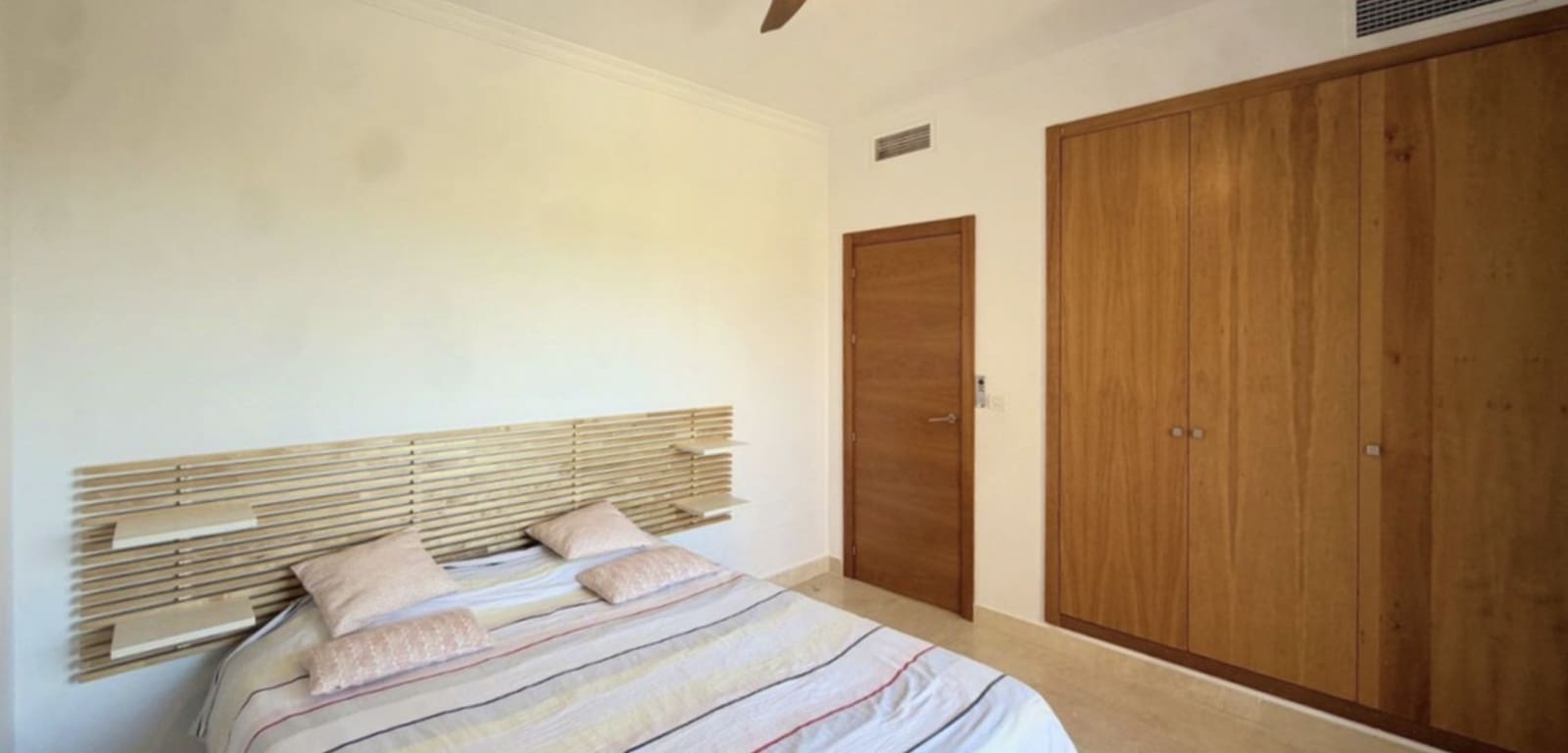 5 slaapkamer Halfvrijstaande villa te koop in Estepona met zwembad garage - € 800.000 (Ref: 10142375)