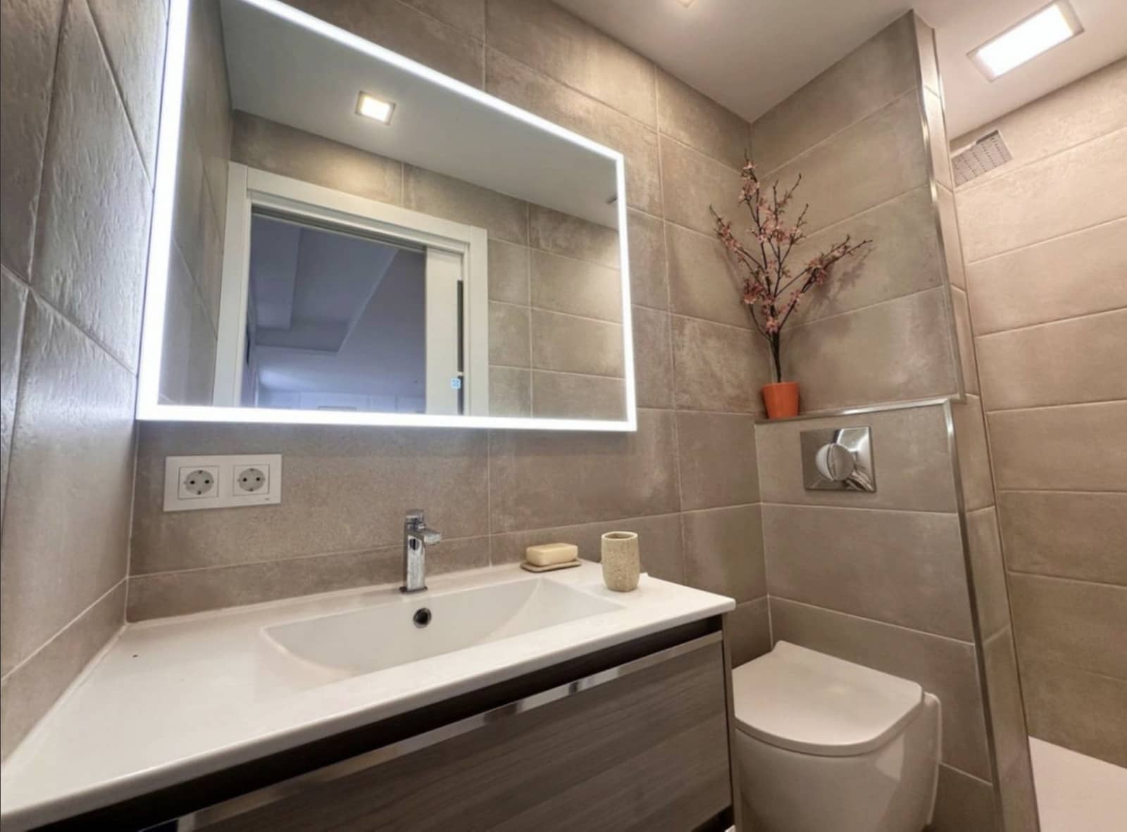 5 slaapkamer Halfvrijstaande villa te koop in Estepona met zwembad garage - € 800.000 (Ref: 10142375)