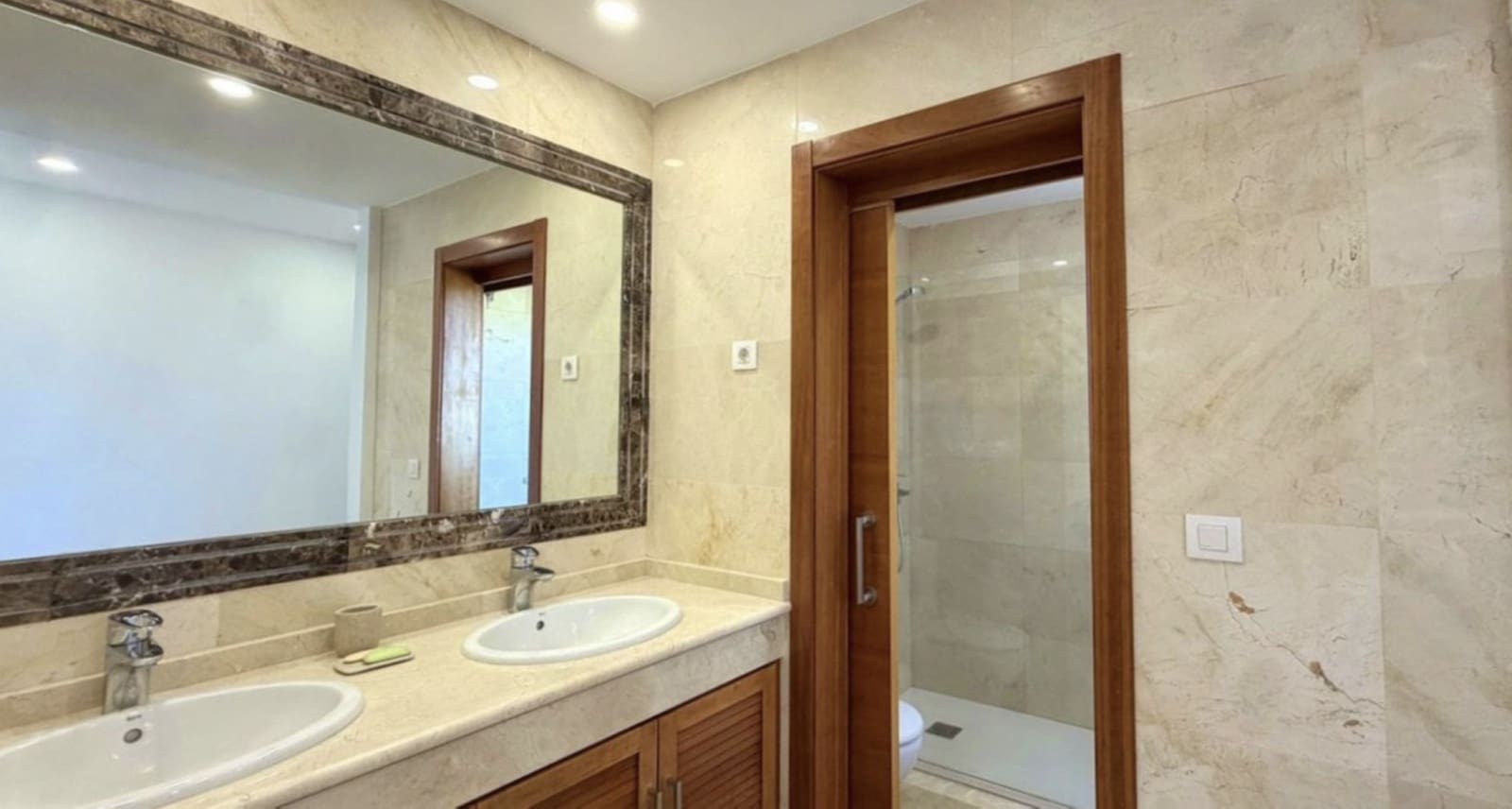 5 slaapkamer Halfvrijstaande villa te koop in Estepona met zwembad garage - € 800.000 (Ref: 10142375)