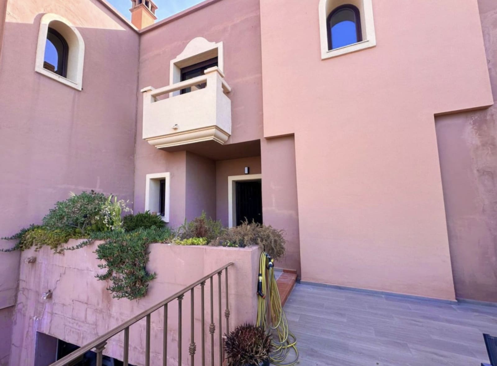 5 slaapkamer Halfvrijstaande villa te koop in Estepona met zwembad garage - € 800.000 (Ref: 10142375)