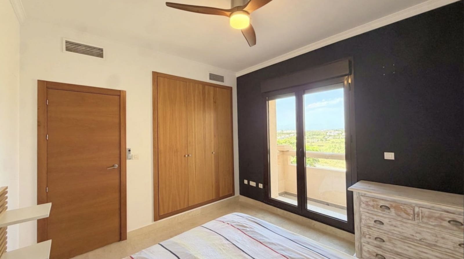 5 slaapkamer Halfvrijstaande villa te koop in Estepona met zwembad garage - € 800.000 (Ref: 10142375)