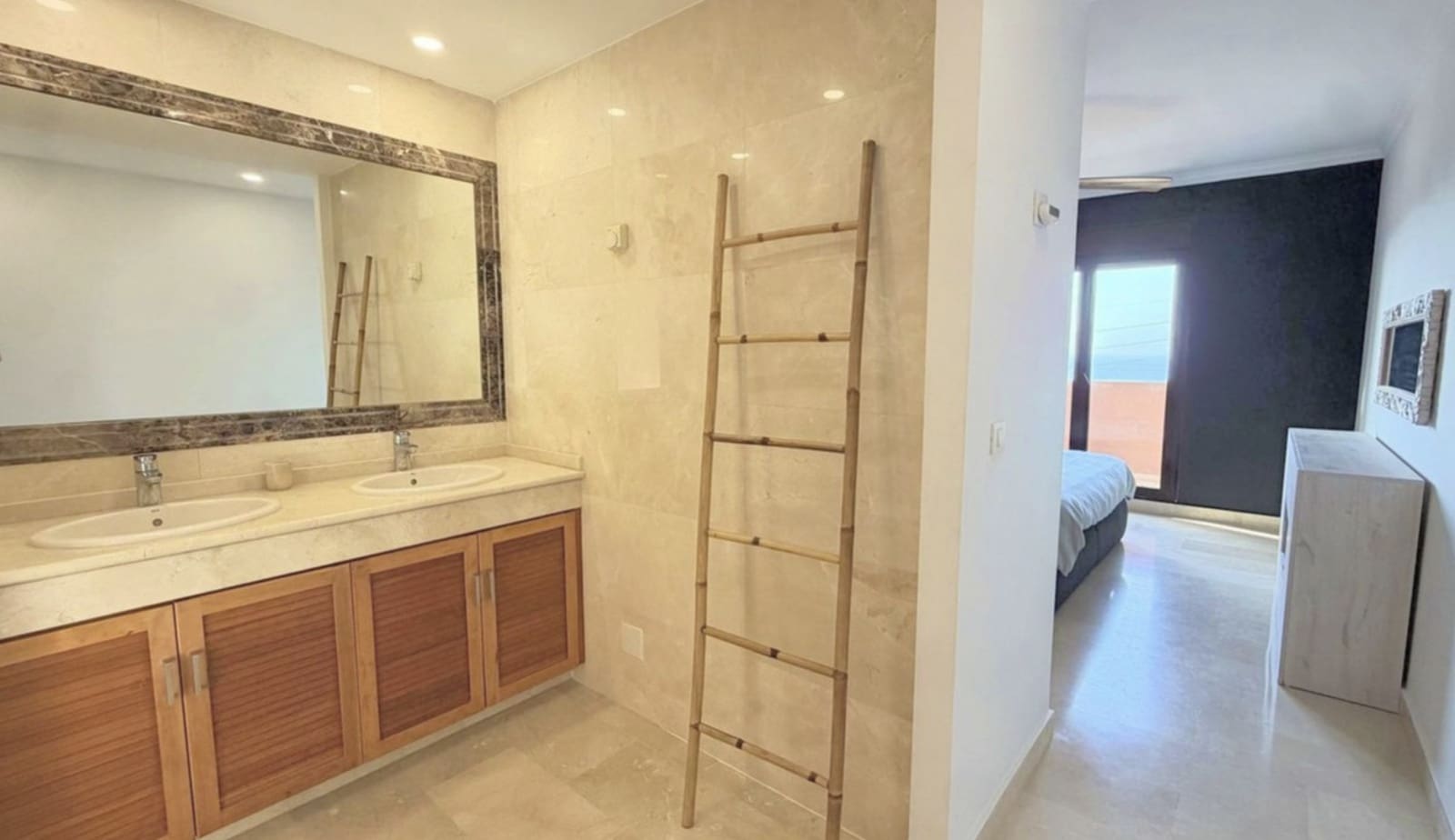 5 slaapkamer Halfvrijstaande villa te koop in Estepona met zwembad garage - € 800.000 (Ref: 10142375)