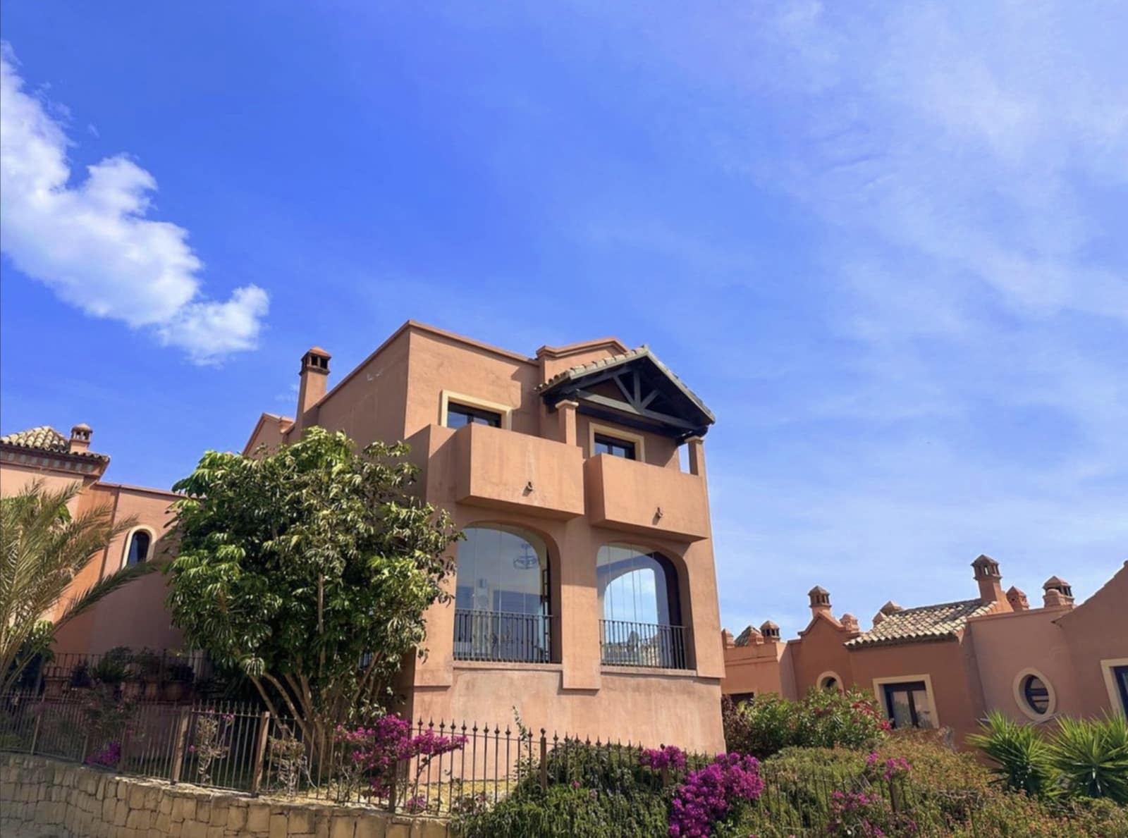 5 slaapkamer Halfvrijstaande villa te koop in Estepona met zwembad garage - € 800.000 (Ref: 10142375)