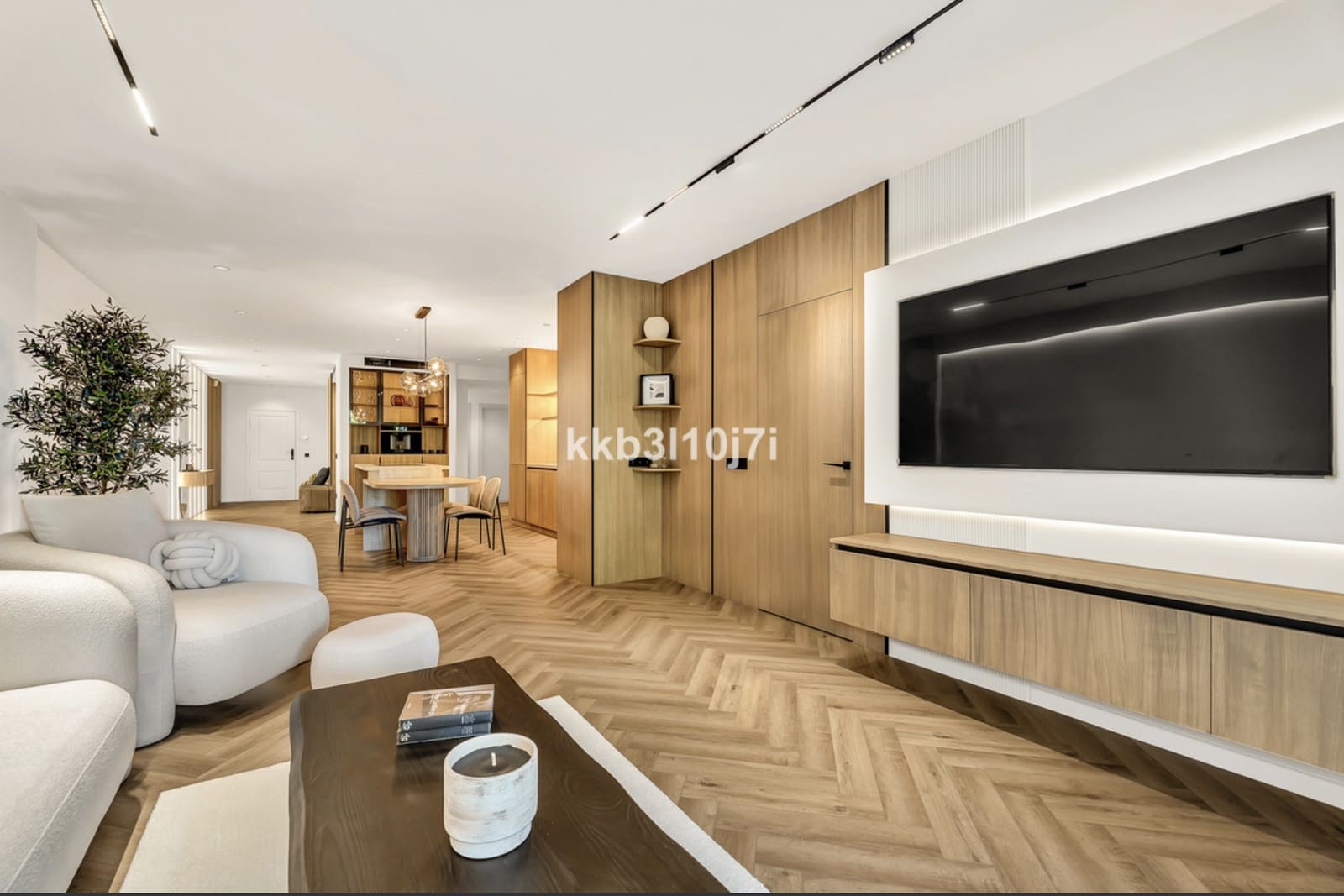 3 quarto Apartamento para venda em Nueva Andalucia com piscina garagem - 1 090 000 € (Ref: 10142377)