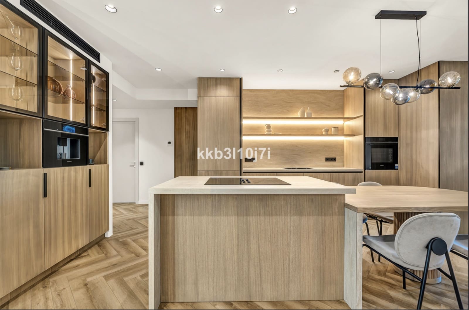 3 quarto Apartamento para venda em Nueva Andalucia com piscina garagem - 1 090 000 € (Ref: 10142377)