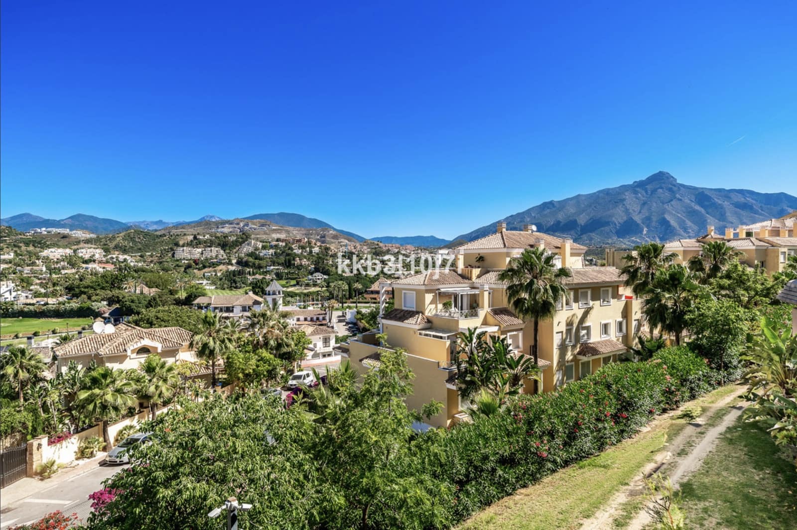 3 quarto Apartamento para venda em Nueva Andalucia com piscina garagem - 1 090 000 € (Ref: 10142377)