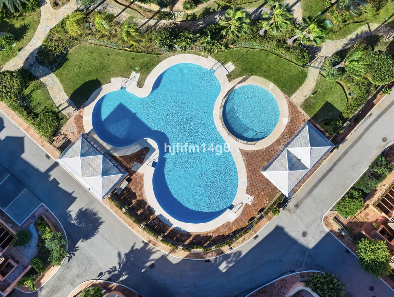 Ático de 3 habitaciones en Nueva Andalucia en venta con piscina garaje - 750.000 € (Ref: 10146706)