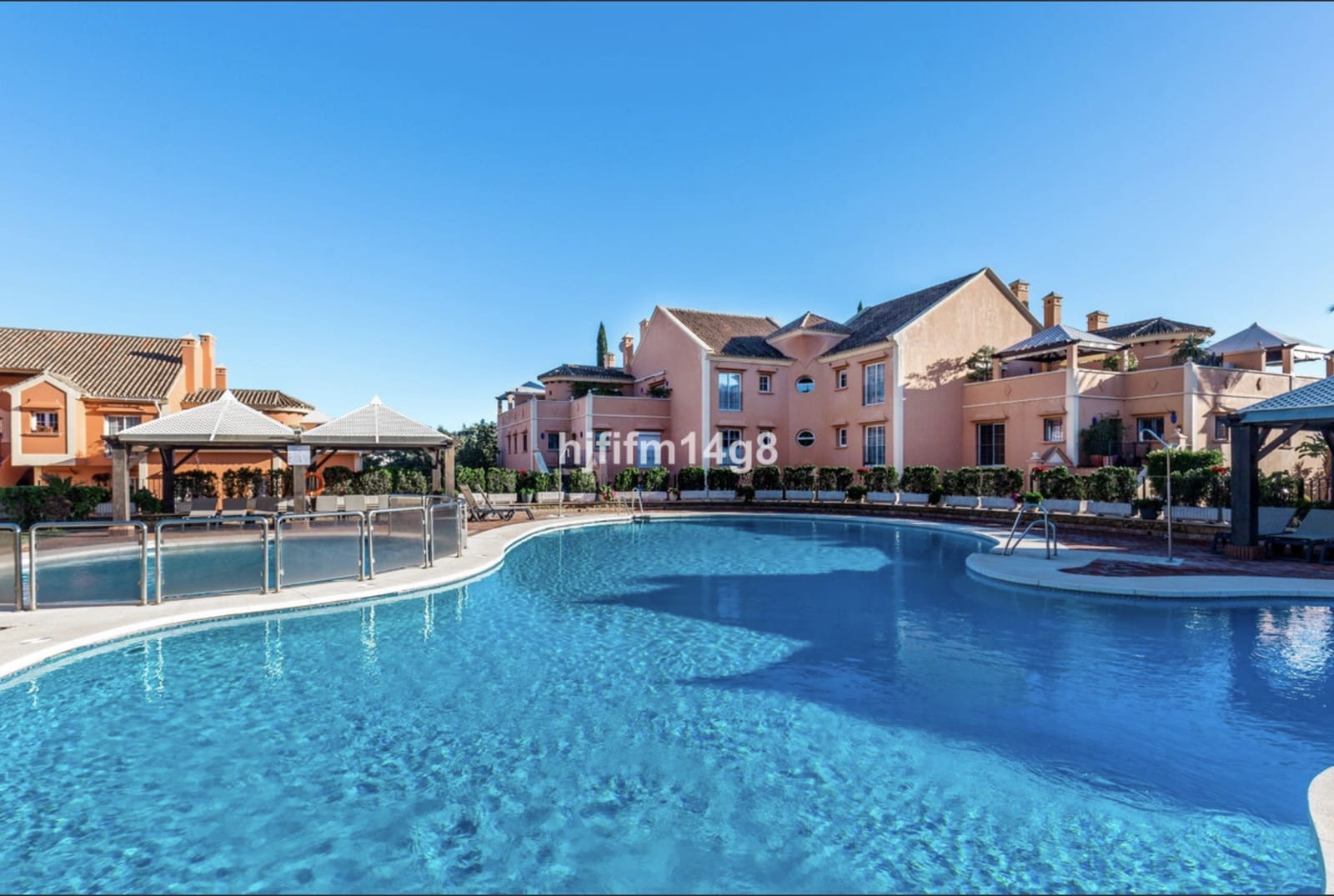 Ático de 3 habitaciones en Nueva Andalucia en venta con piscina garaje - 750.000 € (Ref: 10146706)