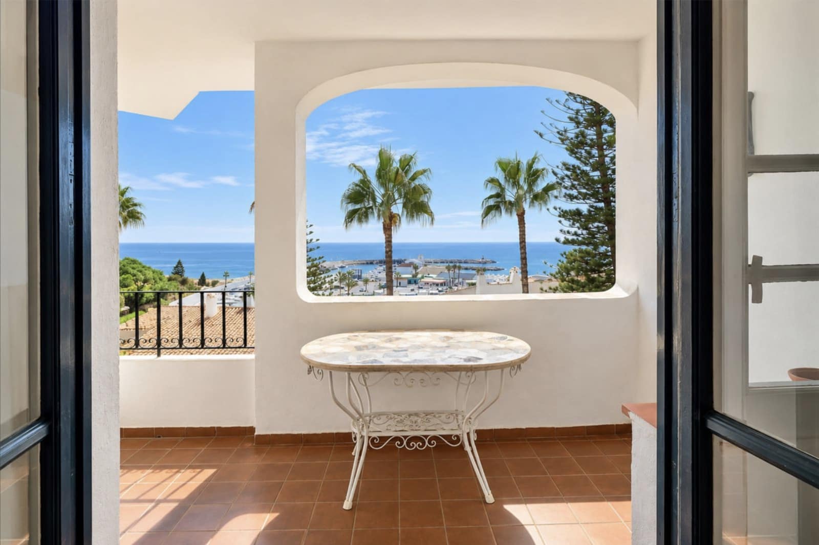2 bedroom Apartment for sale in Marbella with pool garage - € 574,000 (Ref: 10146707)