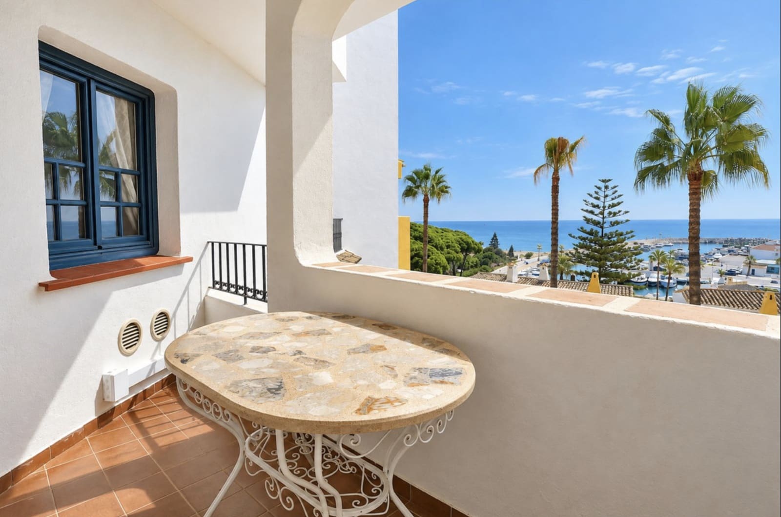 2 bedroom Apartment for sale in Marbella with pool garage - € 574,000 (Ref: 10146707)