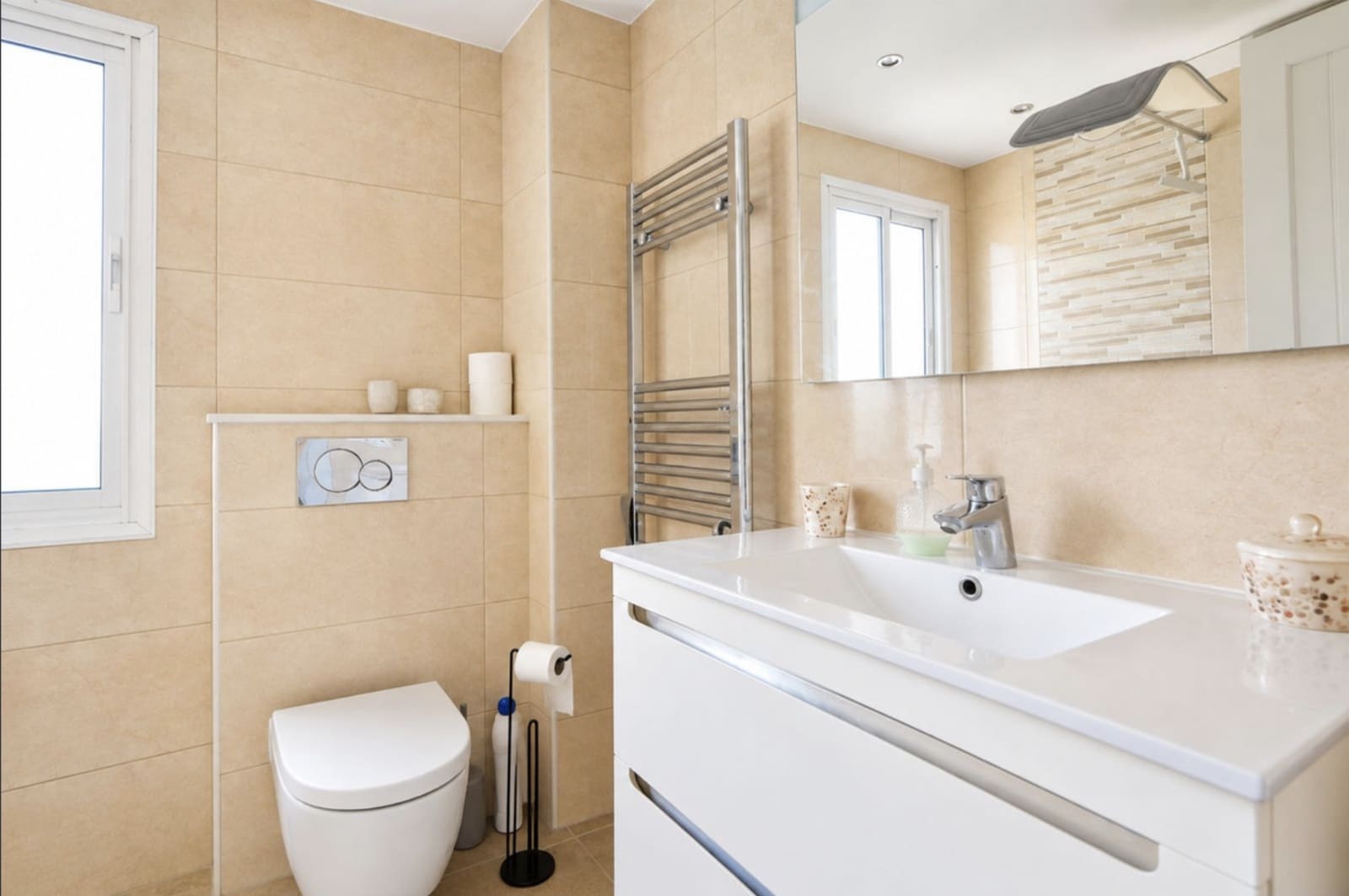 2 bedroom Apartment for sale in Marbella with pool garage - € 574,000 (Ref: 10146707)