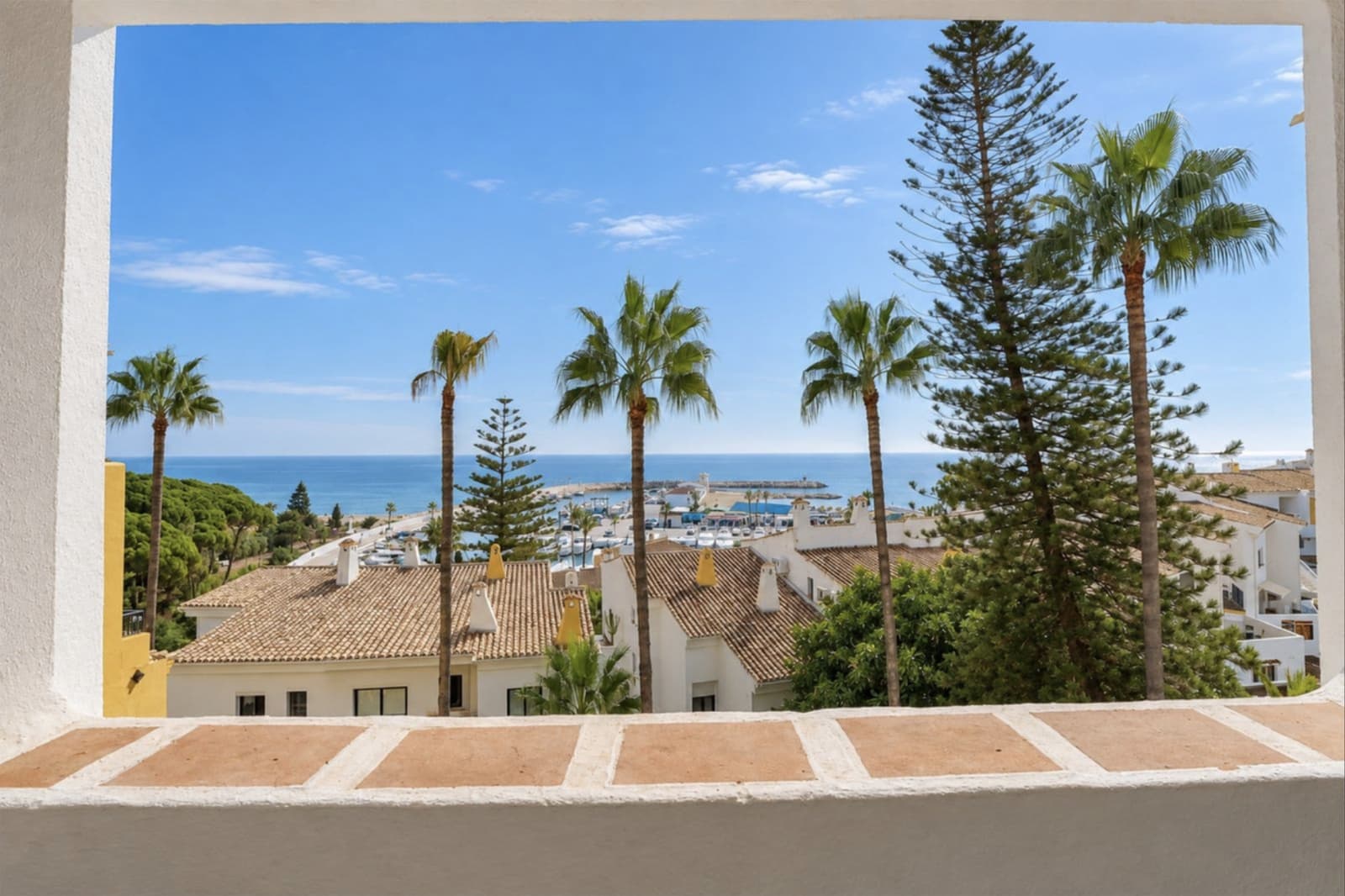 2 bedroom Apartment for sale in Marbella with pool garage - € 574,000 (Ref: 10146707)