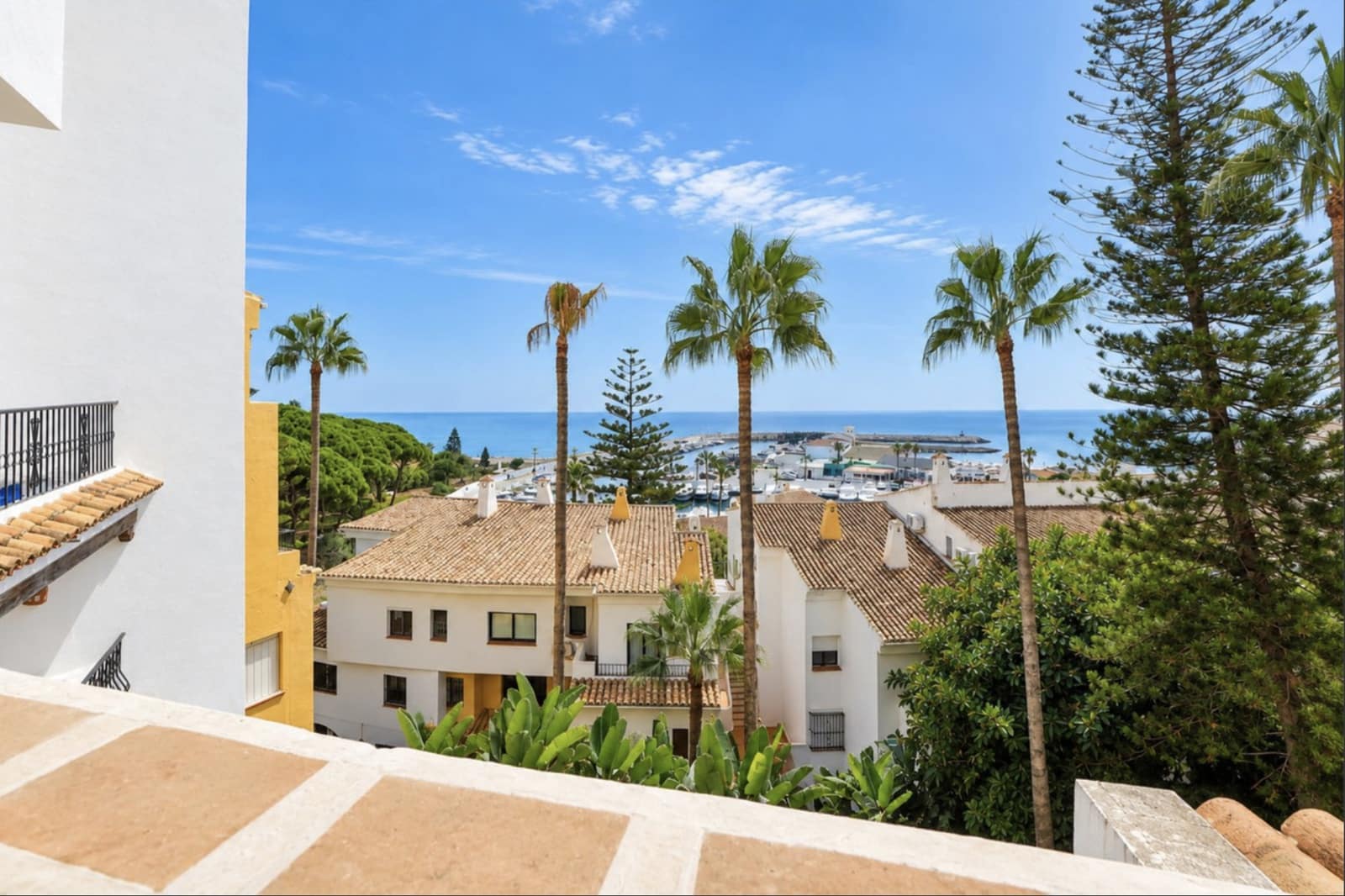 2 bedroom Apartment for sale in Marbella with pool garage - € 574,000 (Ref: 10146707)