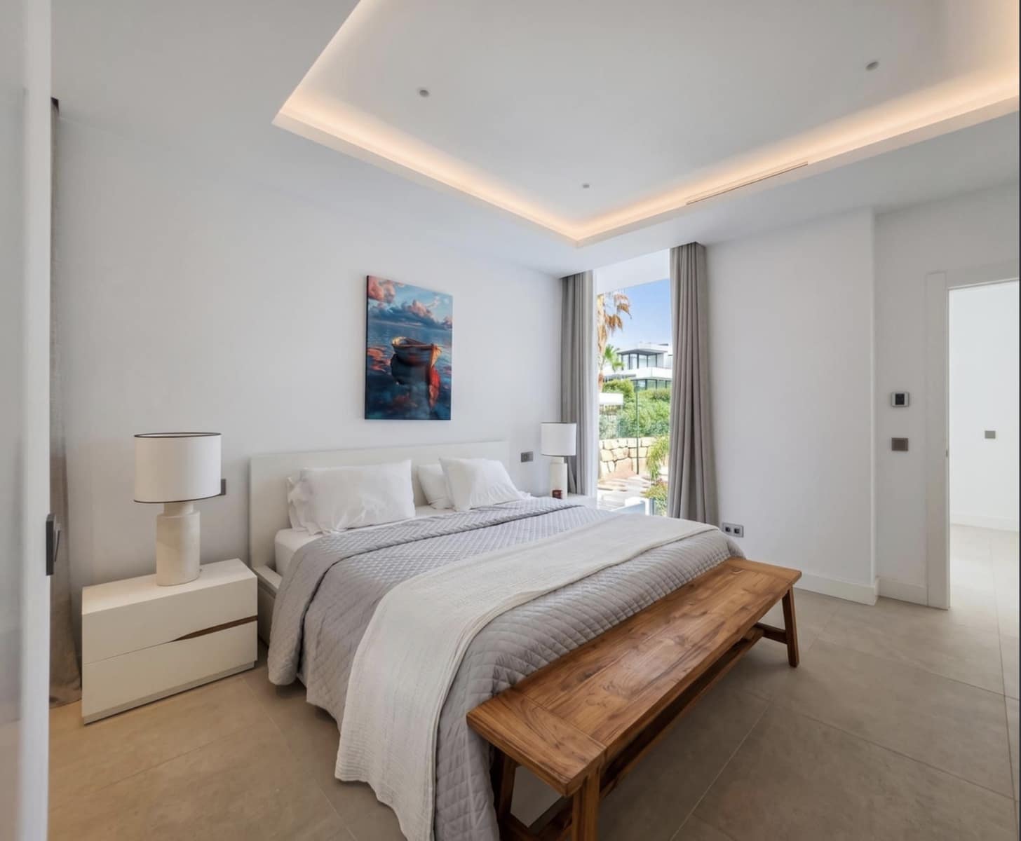 Villa til salgs i El Paraiso med svømmebasseng garasje - € 1 800 000 (Ref: 10146708)