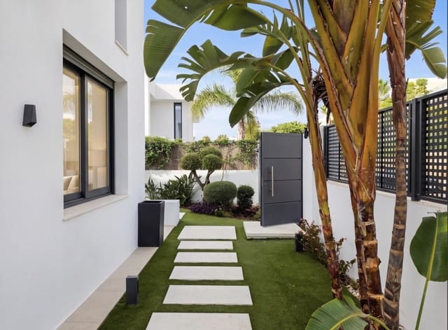 Villa til salgs i El Paraiso, Estepona med svømmebasseng garasje - € 1 800 000 (Ref: 10146708)