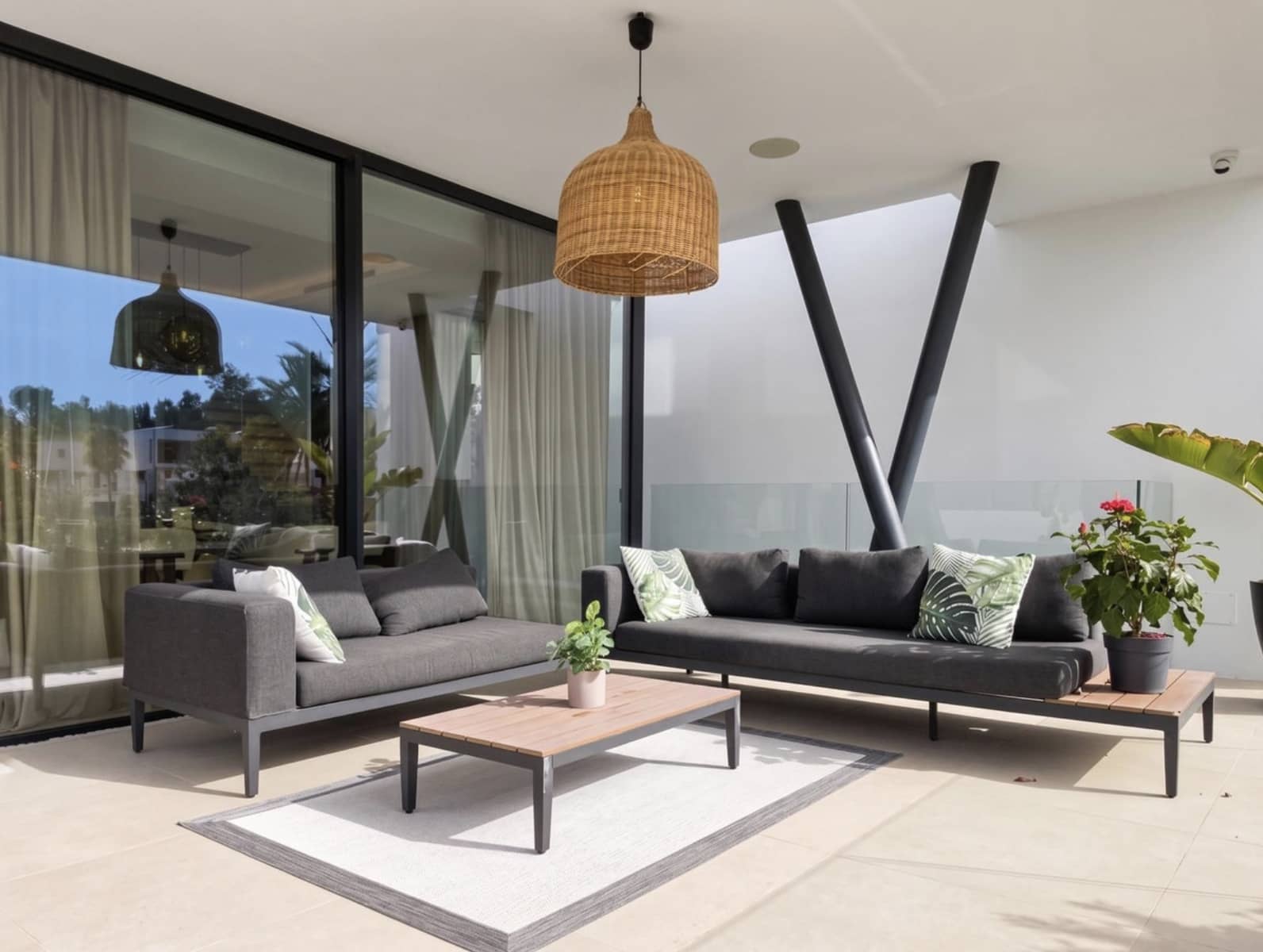 Villa til salgs i El Paraiso med svømmebasseng garasje - € 1 800 000 (Ref: 10146708)