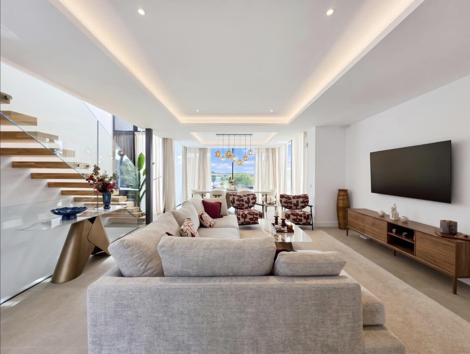Villa til salgs i El Paraiso med svømmebasseng garasje - € 1 800 000 (Ref: 10146708)