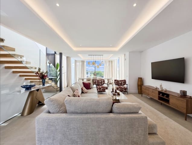Villa til salgs i El Paraiso, Estepona med svømmebasseng garasje - € 1 800 000 (Ref: 10146708)
