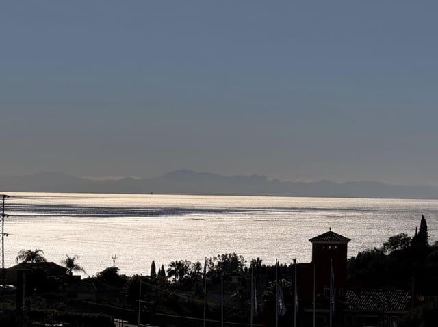 3 quarto Apartamento para venda em New Golden Mile, Estepona com piscina garagem - 940 000 € (Ref: 10146711)