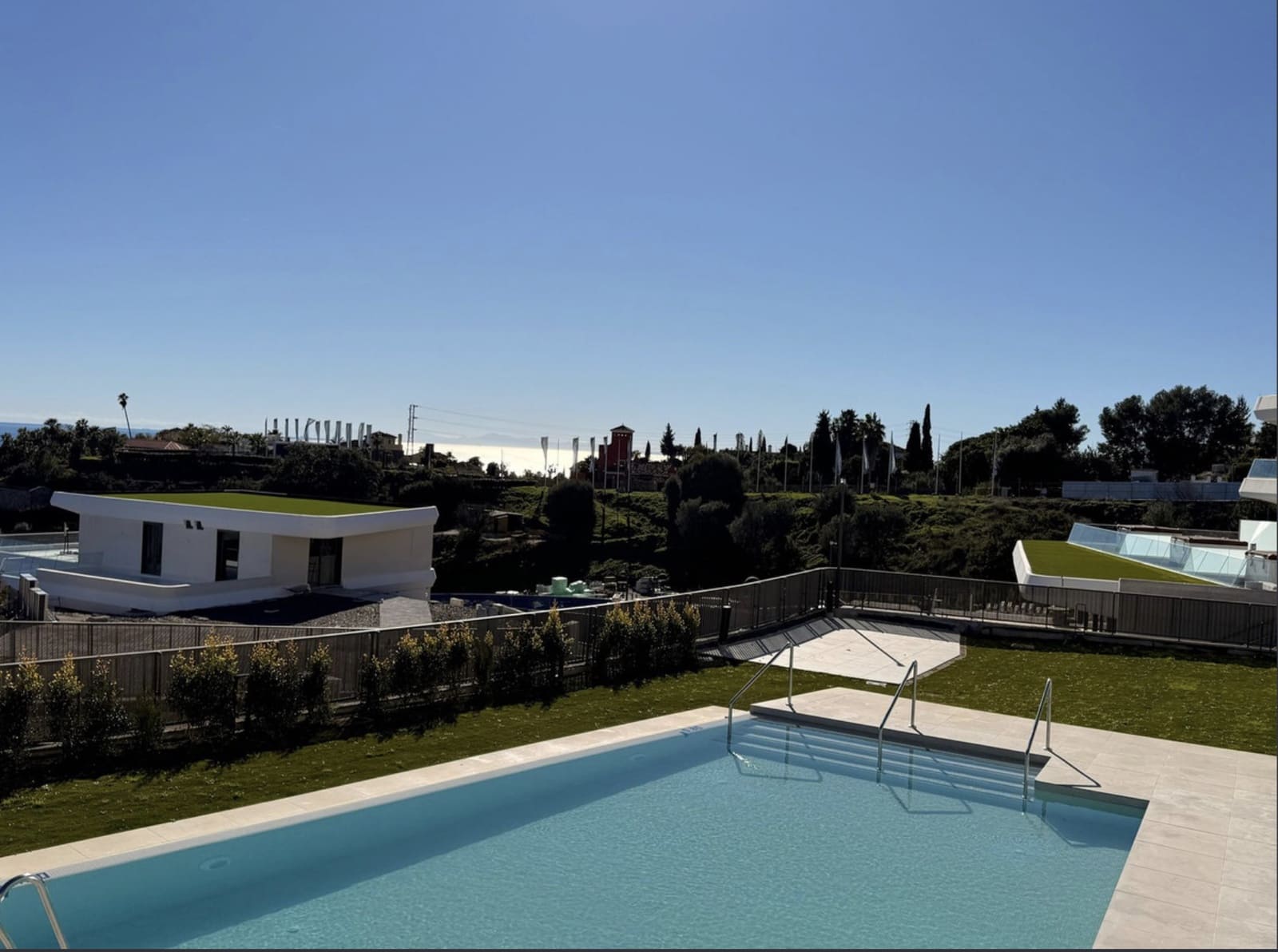 Apartamento de 3 habitaciones en New Golden Mile en venta con piscina garaje - 940.000 € (Ref: 10146711)