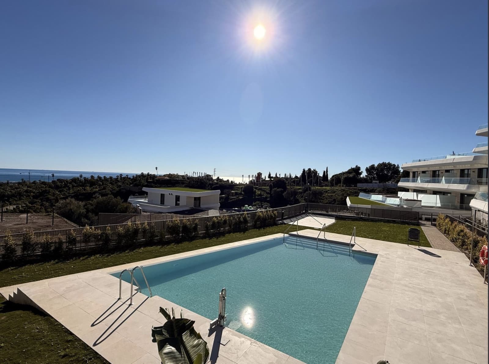 Apartamento de 3 habitaciones en New Golden Mile en venta con piscina garaje - 940.000 € (Ref: 10146711)