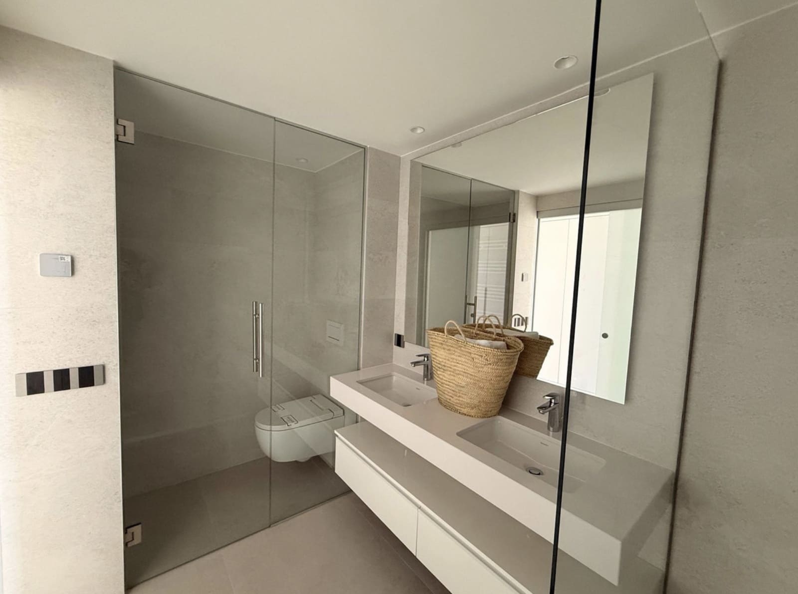 Apartamento de 3 habitaciones en New Golden Mile en venta con piscina garaje - 940.000 € (Ref: 10146711)