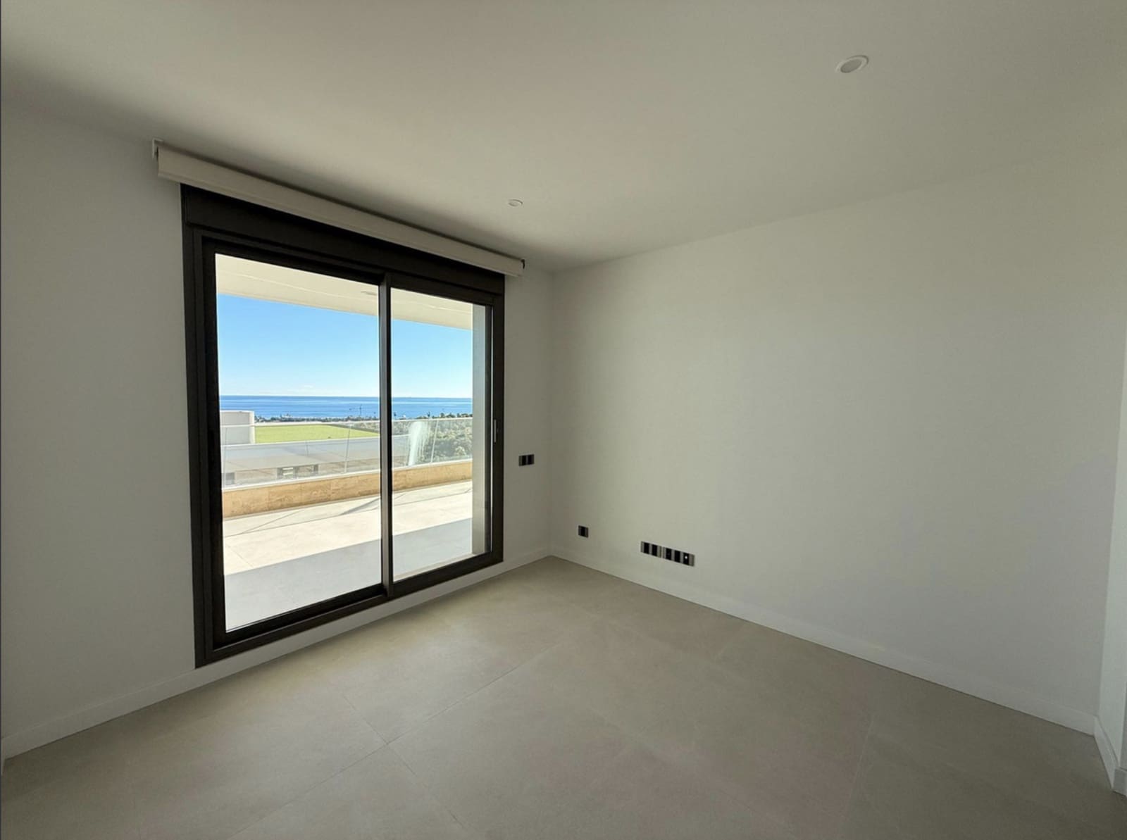 Apartamento de 3 habitaciones en New Golden Mile en venta con piscina garaje - 940.000 € (Ref: 10146711)