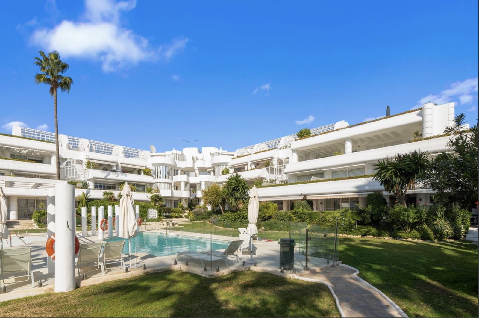 2 slaapkamer Appartement te koop in New Golden Mile met zwembad garage - € 815.000 (Ref: 10146713)