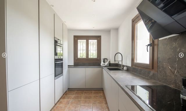 4 Zimmer Doppelhaus zu verkaufen in El Paraiso, Estepona mit Pool Garage - 697.000 € (Ref: 10146718)