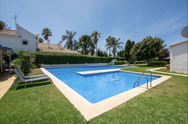 2 makuuhuone Paritalo myytävänä paikassa San Pedro de Alcantara, Marbella mukana uima-altaan 
autotalli - 625 000 € (Ref: 10153352)