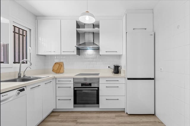 2 makuuhuone Paritalo myytävänä paikassa San Pedro de Alcantara, Marbella mukana uima-altaan 
autotalli - 625 000 € (Ref: 10153352)