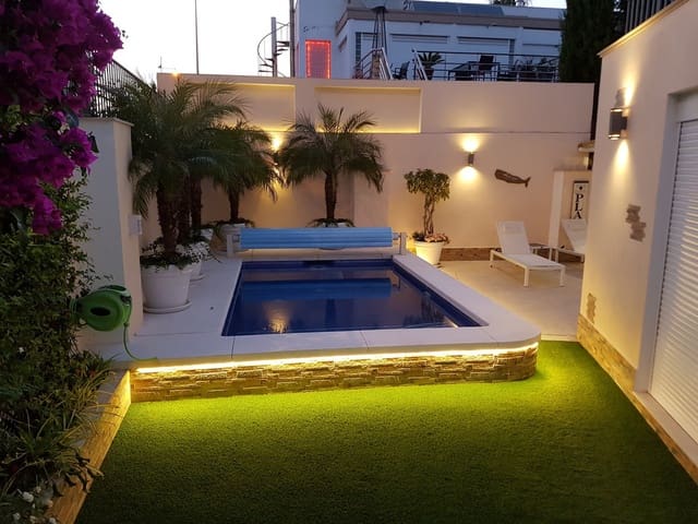 4 makuuhuone Huvila myytävänä paikassa San Pedro de Alcantara, Marbella mukana uima-altaan 
autotalli - 1 500 000 € (Ref: 10153359)
