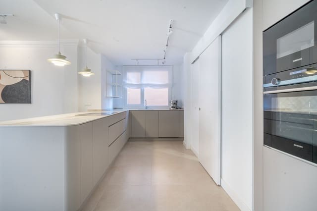 2 soverom Leilighet til salgs i New Golden Mile, Estepona med svømmebasseng garasje - € 560 000 (Ref: 10154896)