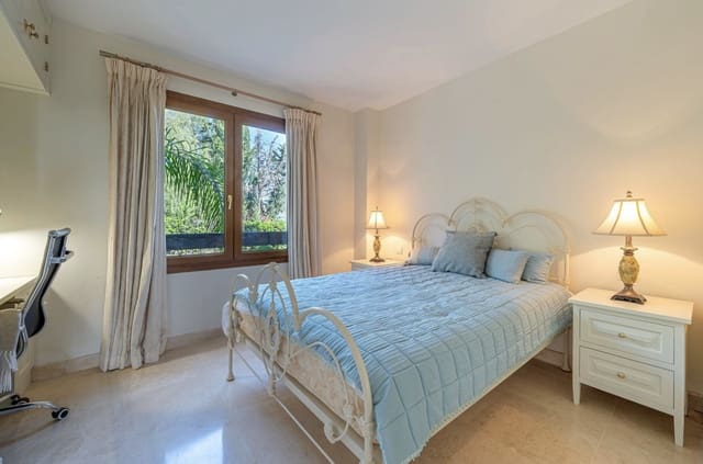2 soveværelse Lejlighed til salg i El Paraiso, Estepona med swimmingpool garage - € 549.000 (Ref: 10154899)