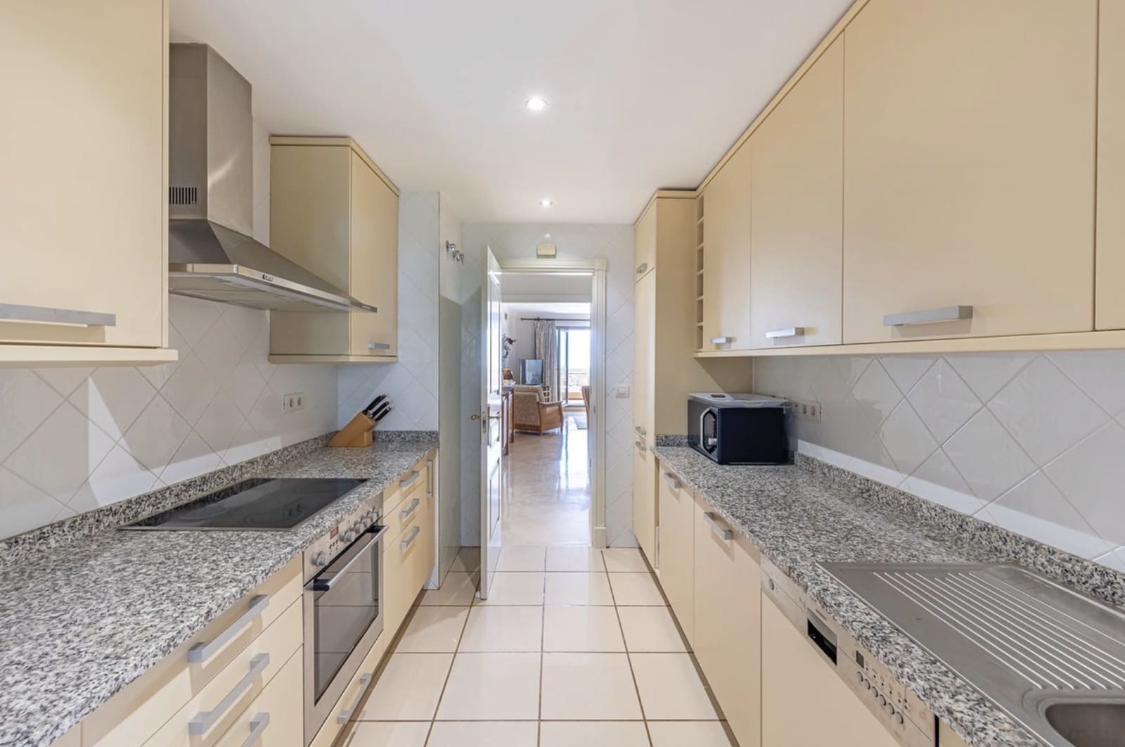 2 soveværelse Lejlighed til salg i El Paraiso med swimmingpool garage - € 549.000 (Ref: 10154899)