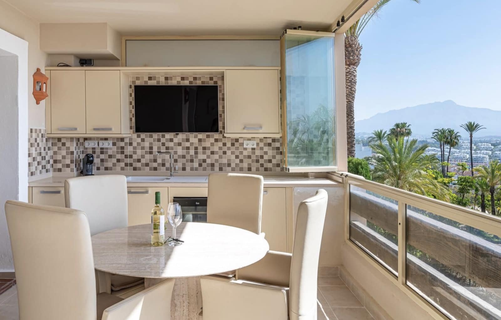 2 soveværelse Lejlighed til salg i El Paraiso med swimmingpool garage - € 549.000 (Ref: 10154899)