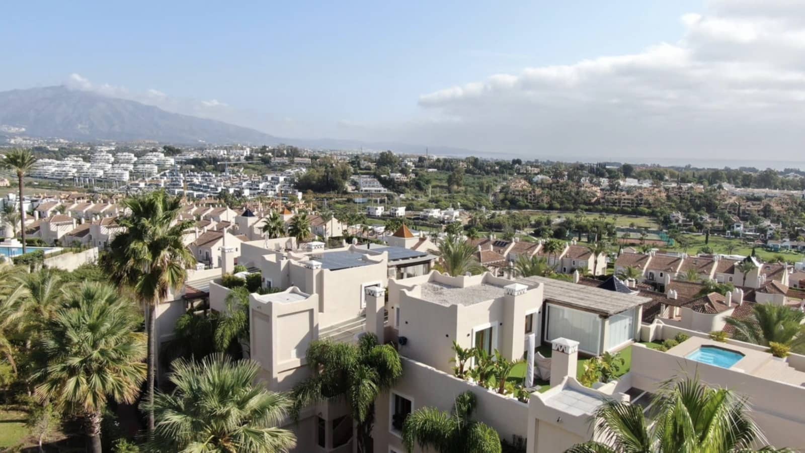 2 soveværelse Lejlighed til salg i El Paraiso med swimmingpool garage - € 549.000 (Ref: 10154899)
