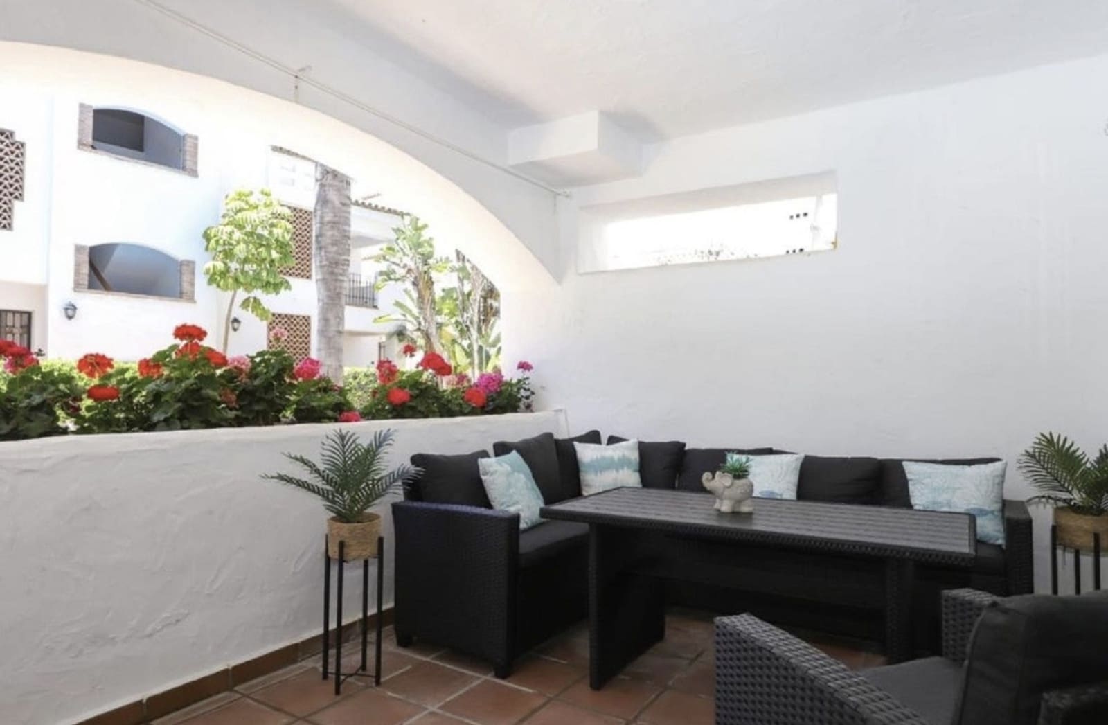 2 bedroom Apartment for sale in San Pedro de Alcantara with pool - € 695,000 (Ref: 10154902)