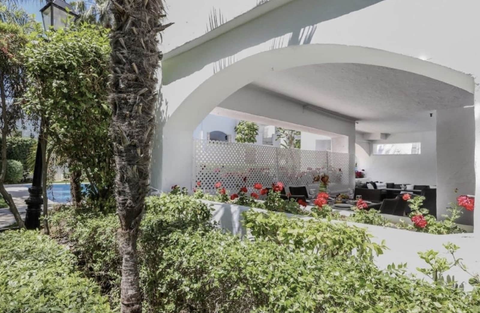 2 bedroom Apartment for sale in San Pedro de Alcantara with pool - € 695,000 (Ref: 10154902)