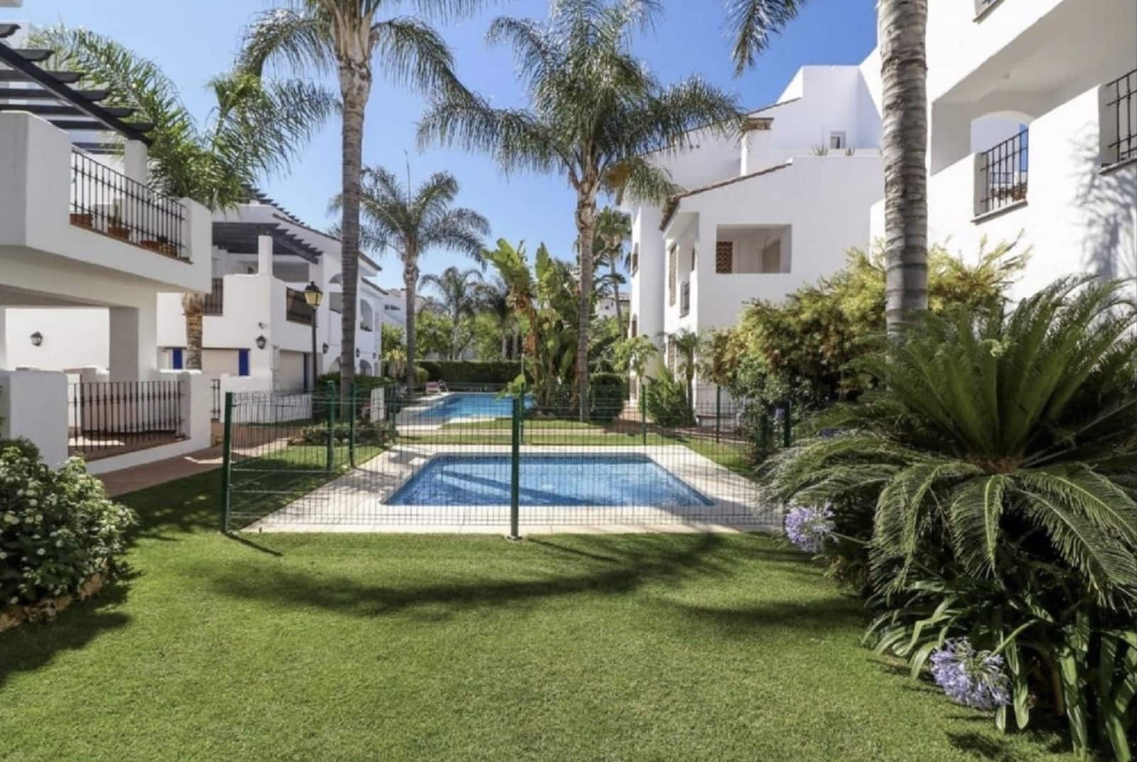 2 bedroom Apartment for sale in San Pedro de Alcantara with pool - € 695,000 (Ref: 10154902)