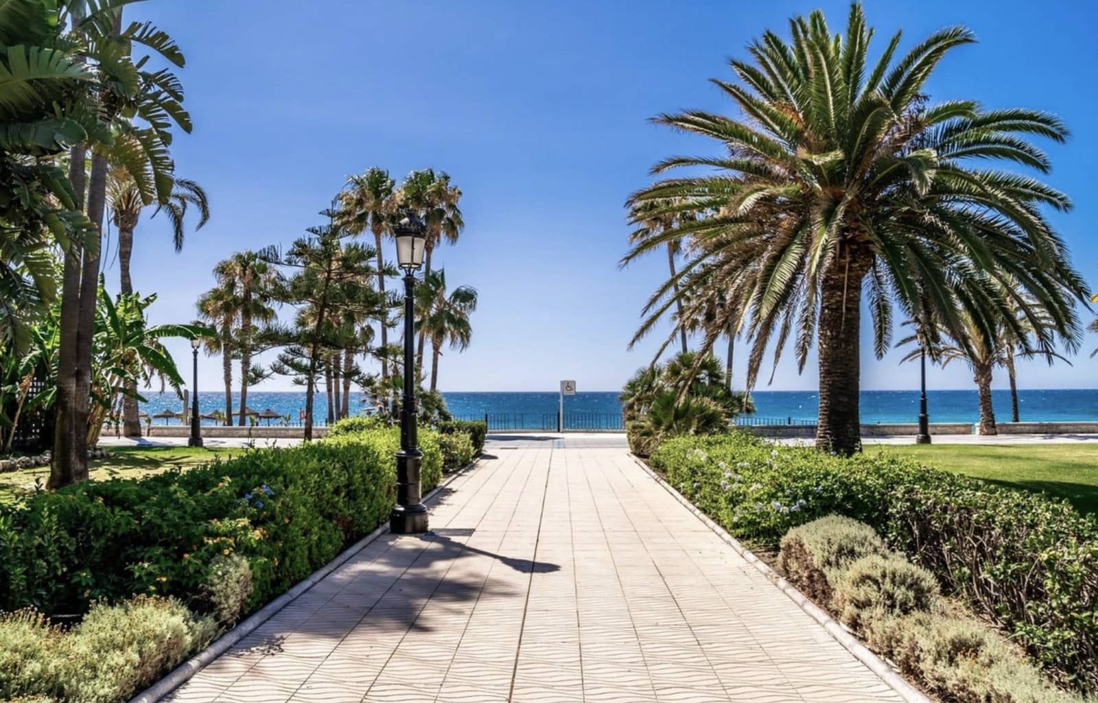 2 bedroom Apartment for sale in San Pedro de Alcantara with pool - € 695,000 (Ref: 10154902)