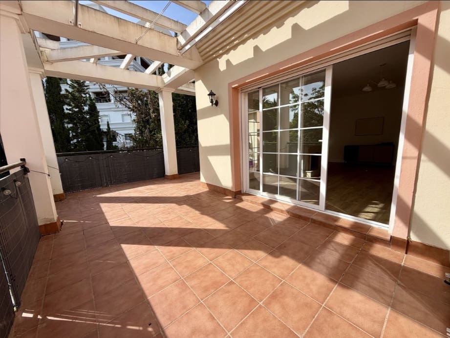 3 soverom Leilighet til salgs i Nueva Andalucia med svømmebasseng garasje - € 575 000 (Ref: 10154904)