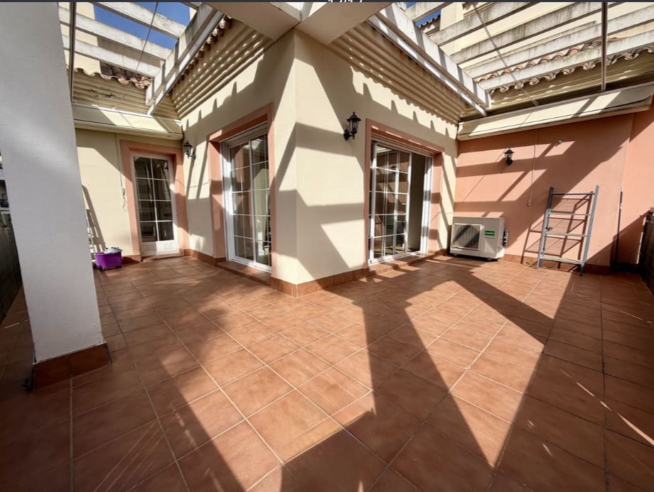 3 soverom Leilighet til salgs i Nueva Andalucia med svømmebasseng garasje - € 575 000 (Ref: 10154904)