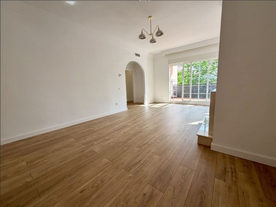 3 soverom Leilighet til salgs i Nueva Andalucia med svømmebasseng garasje - € 575 000 (Ref: 10154904)