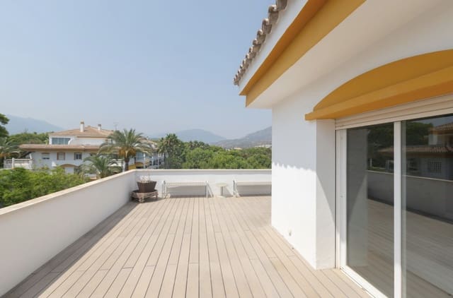 3 quarto Penthouse para venda em Marbella com piscina garagem - 740 000 € (Ref: 10159283)