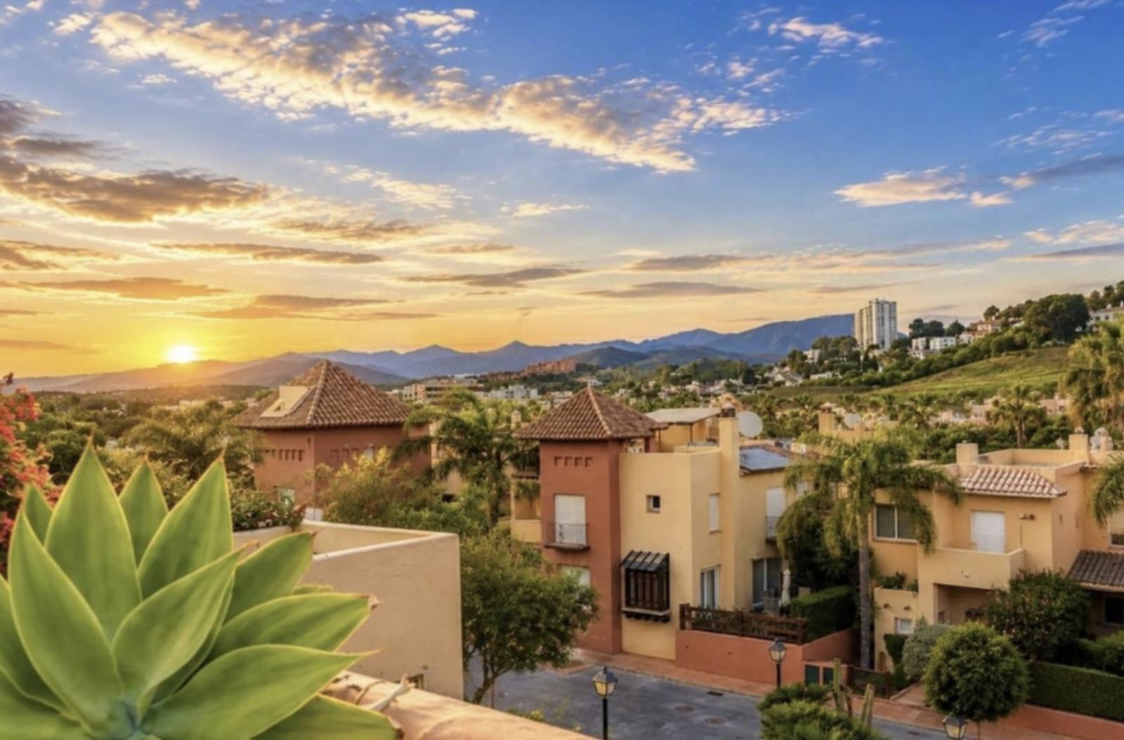 3 sypialnia Dom na sprzedaż w Marbella z basenem garażem - 540 000 € (Ref: 10159284)